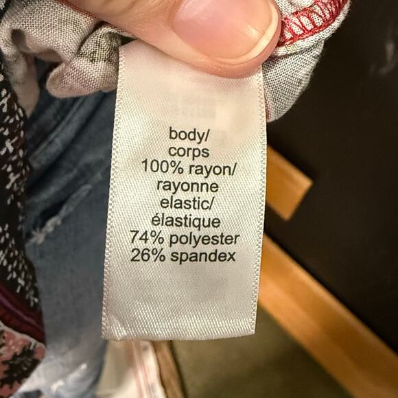 Maurices Ruffled Paisley Peasant Top Size 4X in Red and Black - Picture 10 of 10